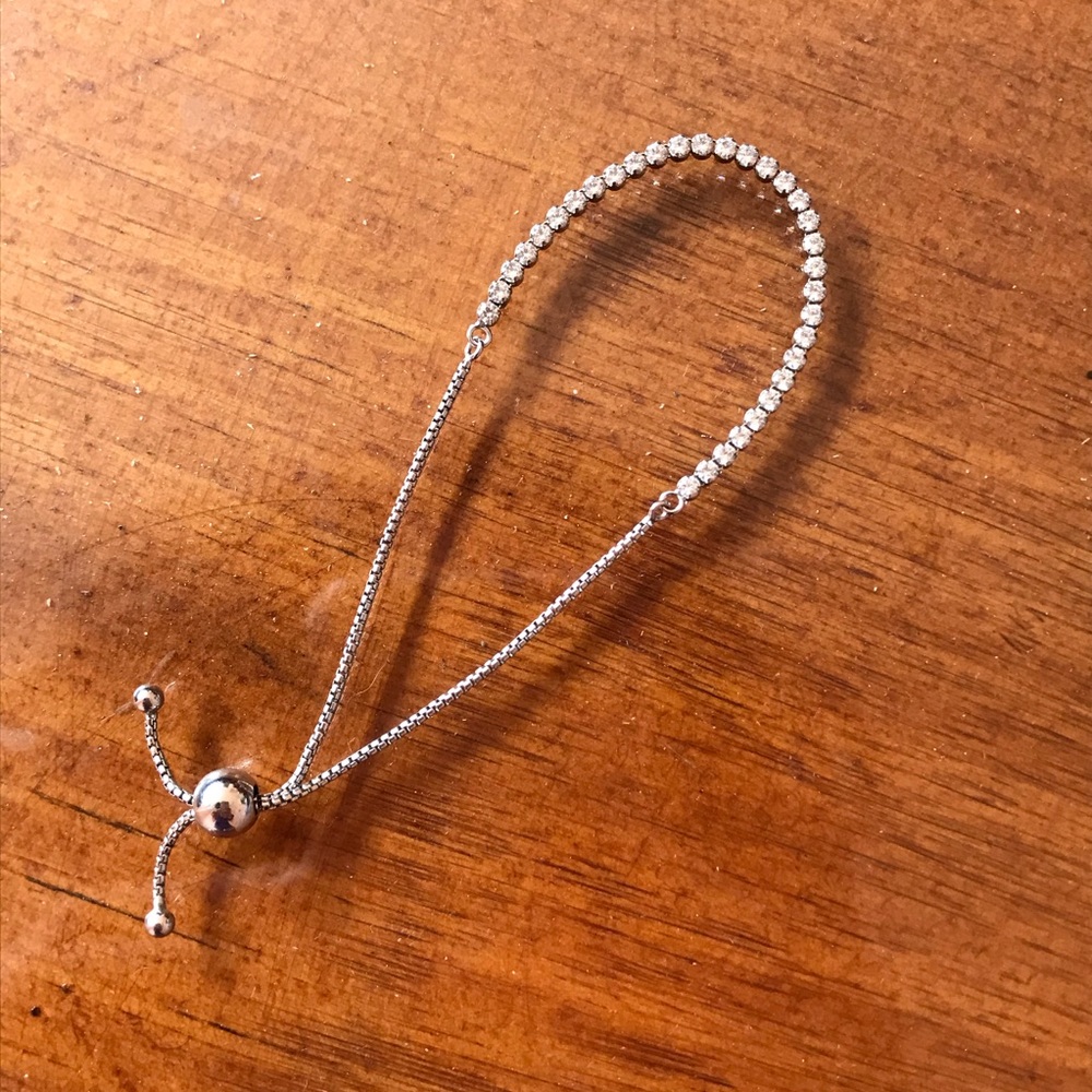 Dainty adjustable bracelet